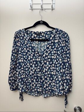 Madewell Navy Daisy Print V-Neck Button Blouse